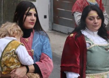 A Vico Equense tornano a sfilare “Le Pacchianelle”