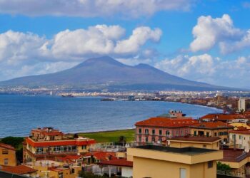 https://pixabay.com/it/photos/italia-citt%C3%A0-vesuvio-vulcano-6702554/