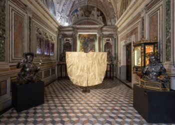 Una nuvola come tappetto: prorogata la mostra a Napoli