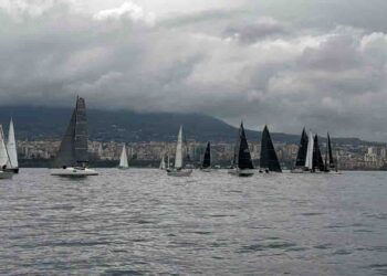 Passione e vela sfidano il maltempo: grande successo per la Vesuvio Race