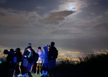 “Vesuvio ‘e Nott”. Cultura, trekking ed emozioni sotto le stelle per celebrare i 30 anni del Parco