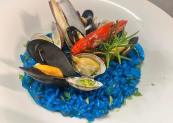 Il risotto “Mare Blu” celebra la Bandiera Blu 2025 del mare cilentano