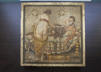 Pompei. Restituito un mosaico con la coppia di amanti