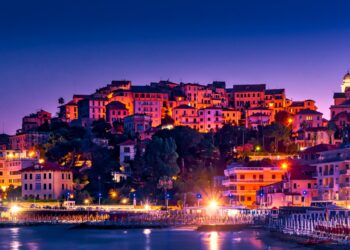 Campania by Night: Dai Teatri Storici ai Moderni Centri di Intrattenimento