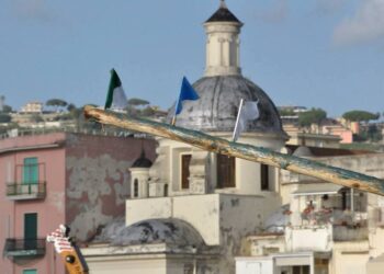 A Pozzuoli ritorna il Pennone a mare