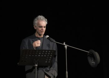 Andrea Cosentino mette alla prova l’intelligenza artificiale con Trash Test