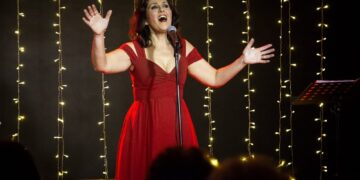 A Napoli in scena “Suspire d’ammore” incanto napoletano con Elisabetta D’Acunzo