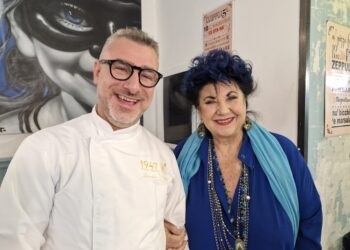 “1947 Pizza fritta” celebra i 10 anni di attività con una pizza solidale dedicata a Marisa Laurito