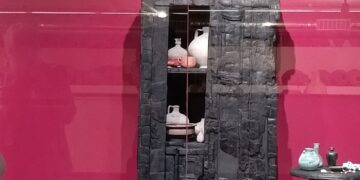 Il ritorno della credenza di Ercolano: un viaggio nel tempo tra legno e memoria