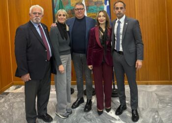 Un abito olimpico in seta di San Leucio donato per l’apertura dei Giochi Olimpici