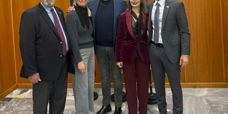 Un abito olimpico in seta di San Leucio donato per l’apertura dei Giochi Olimpici
