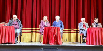 Napoli. Per le Scale di Forcella: Una Cantata di Luce