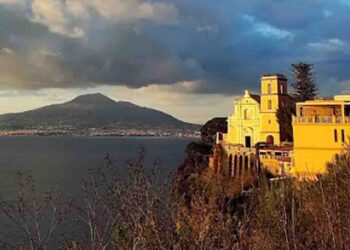 Le 13 Porte: presentato il programma di escursioni 2026/2027 e la nuova app per smartphone. Vico Equense rafforza il turismo esperienziale