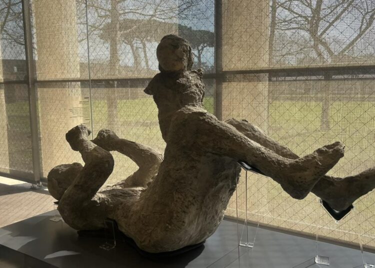 Pompei, memoriale del dolore: in esposizione i calchi di 22 vittime dell’eruzione