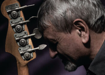 Napoli. Frammenti di musica e memoria: ‘Profilo Basso’, il nuovo libro di Roberto Giangrande