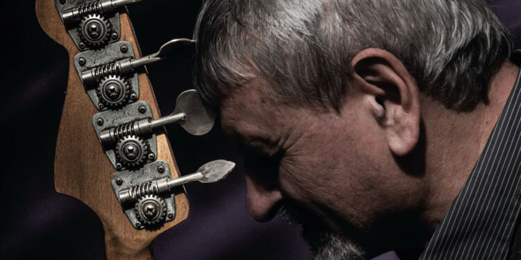 Napoli. Frammenti di musica e memoria: ‘Profilo Basso’, il nuovo libro di Roberto Giangrande