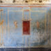 Il “sacrario blu” delle pareti di Pompei: gli alti costi del pregiato pigmento