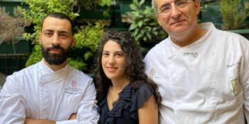 La cucina del ristorante “Dal pescatore” nell’incantevole scenario di Vietri sul Mare