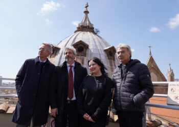 Napoli, incanto e meraviglia. Passeggiata sul tetto del Duomo, veduta mozzafiato dell’intera città