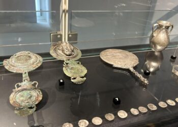 Terzigno, inaugurata la nuova esposizione del tesoro di ori e argenti della Villa 2