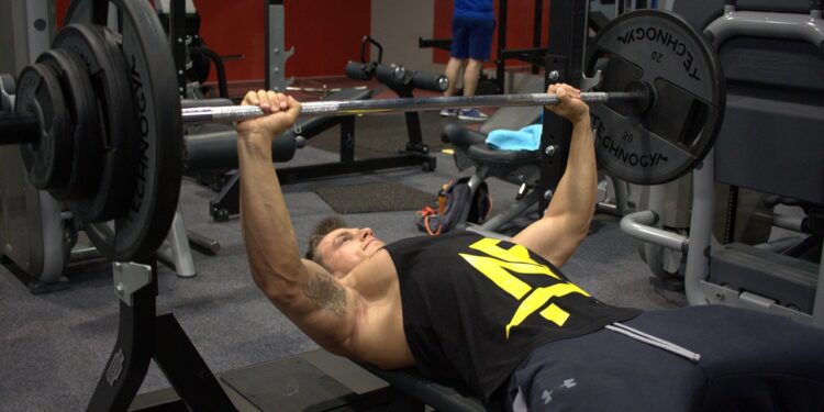 Come scegliere la panca giusta per allenarsi in casa?