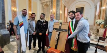 Pimonte, giornata storica: Crocifisso del Settecento ritorna nella Parrocchia di San Michele Arcangelo dopo 46 anni