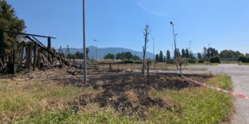 Poggiomarino, doppio incendio a Longola: indagini in corso e piano di rilancio da 3 milioni