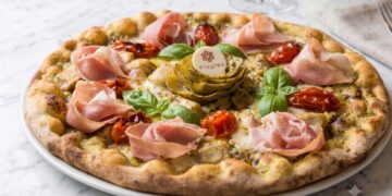 La pizzeria Flegrea festeggia 50 anni di storia a Torino tra tradizione napoletana e inclusività gluten-free