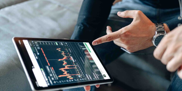 Trading sui mercati nel 2026: petrolio, oro, bitcoin e azioni protagonisti di una volatilità record