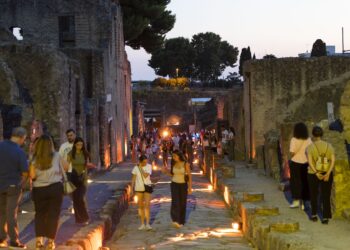 Ercolano. Una serata tra le rovine illuminate