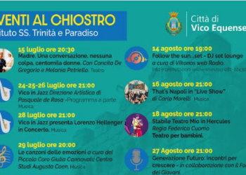 Vico d’Estate 2026, il Chiostro della SS. Trinità e Paradiso si trasforma in un grande teatro sotto le stelle