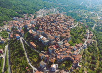 Il borgo di Sanza si racconta: influencer, arte e il nuovo portale turistico